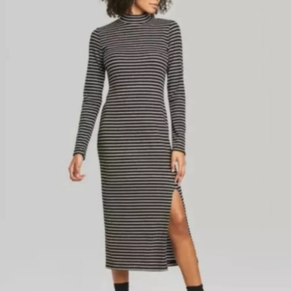 STRIPED BLACK AND WHITE SWEATER DRESS SIZE SMALL